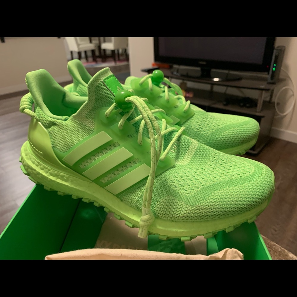 Ivy Park Ultra-boost Adidas in Solar Green!